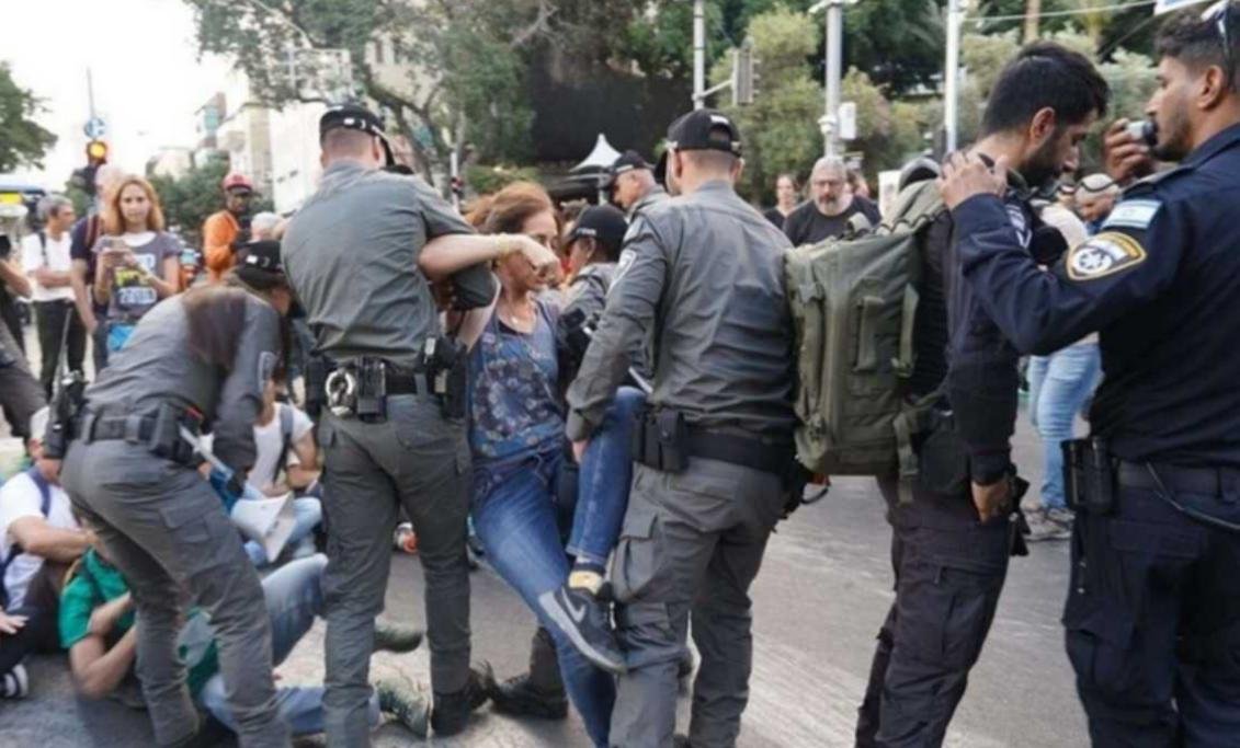 أقتحام مقر الليكود في تل أبيب والشرطة تعتقل العشرات