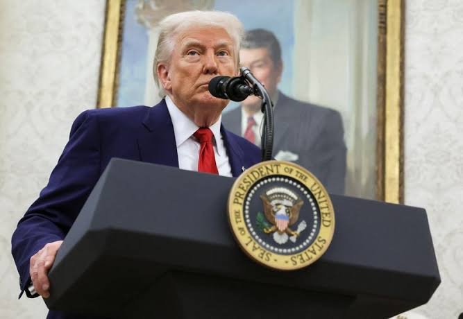 محكمة الاستئناف الفيدرالية تُعلّق مؤقتًا حكم إلغاء الرسوم الجمركية