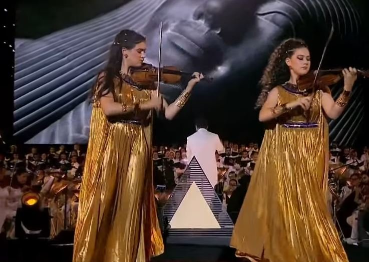 نجوم عالميون يتألقون في حفل افتتاح المتحف المصري الكبير بحضور الرئيس السيسي