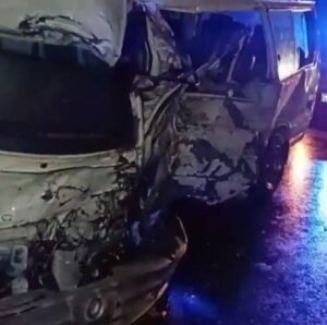 مصرع 3 أشخاص وإصابة 16 آخرين في تصادم سيارات زفاف بالمنيا